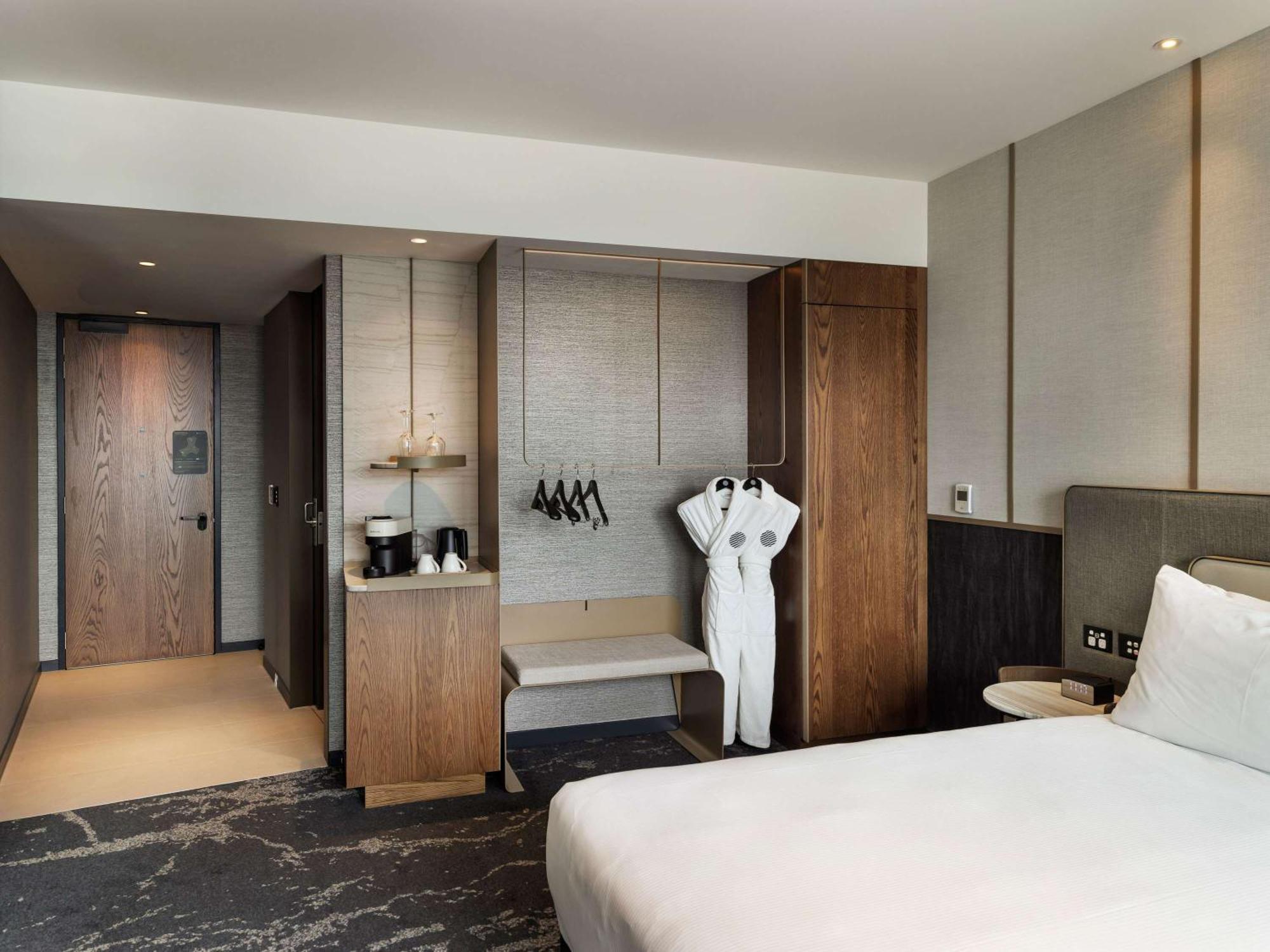 Pullman Auckland Airport Hotel Buitenkant foto A room at the hotel