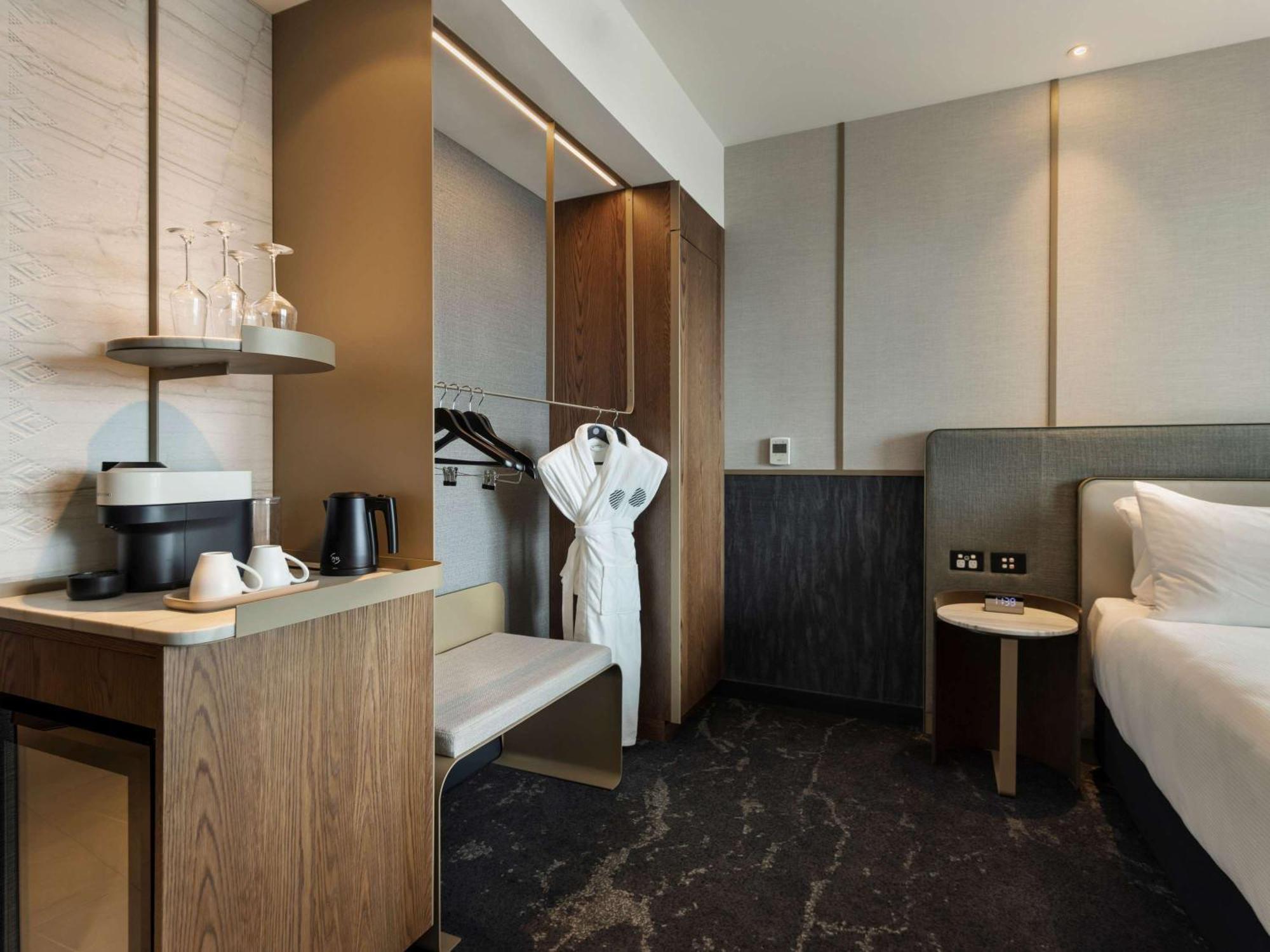 Pullman Auckland Airport Hotel Buitenkant foto Deluxe Room