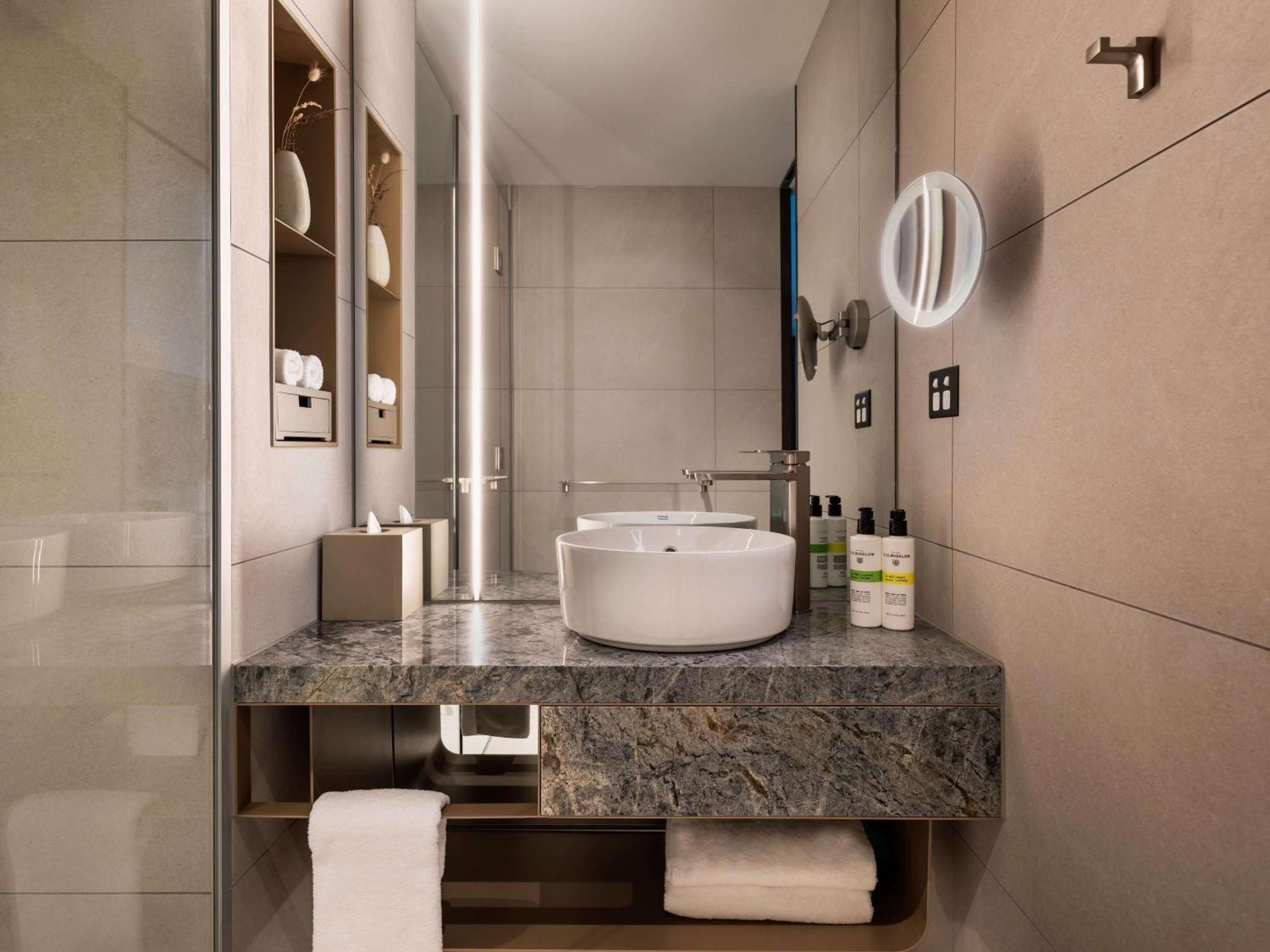 Pullman Auckland Airport Hotel Buitenkant foto Bathroom