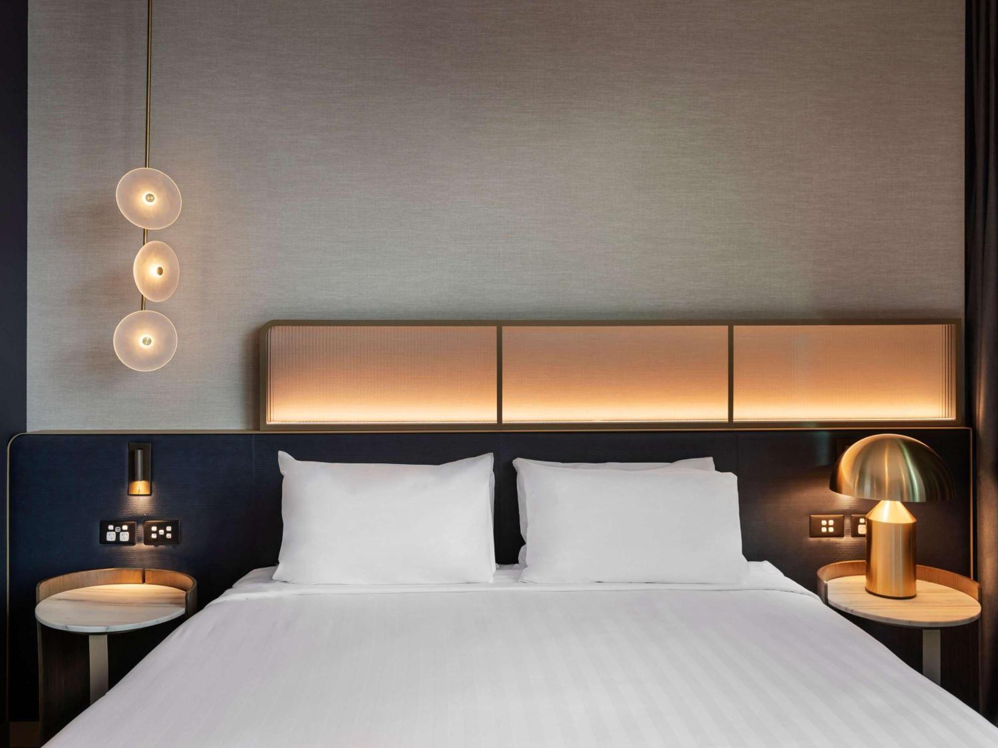 Pullman Auckland Airport Hotel Buitenkant foto A bedroom at the hotel