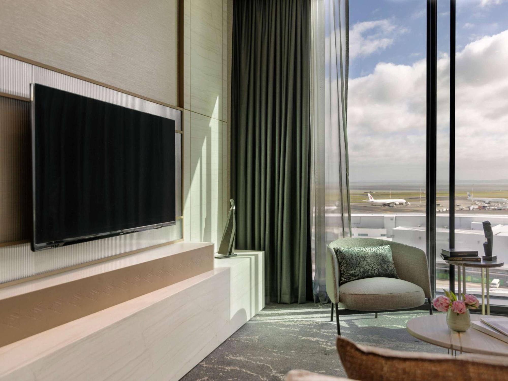 Pullman Auckland Airport Hotel Buitenkant foto A room at the hotel