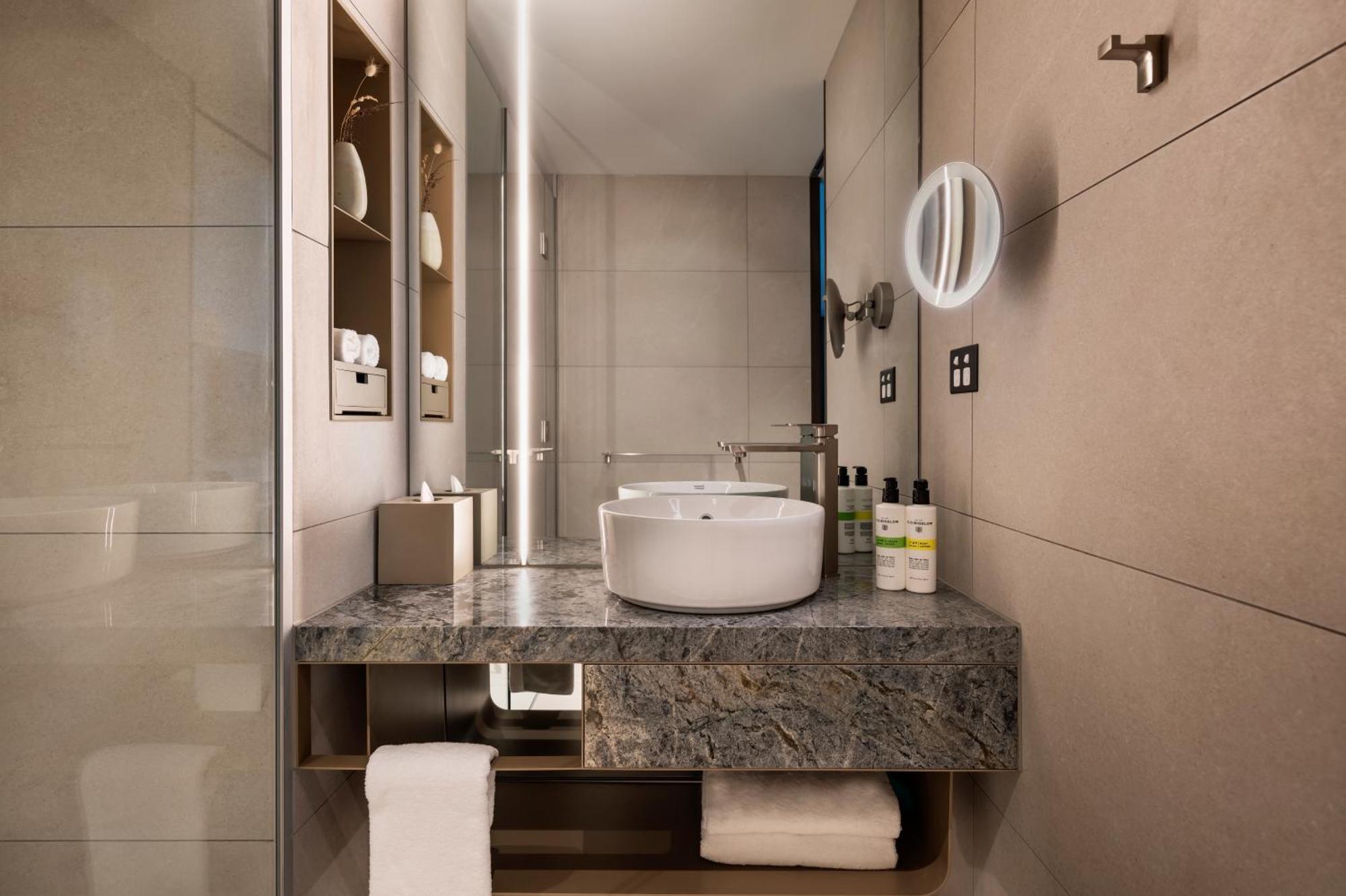 Pullman Auckland Airport Hotel Buitenkant foto Bathroom