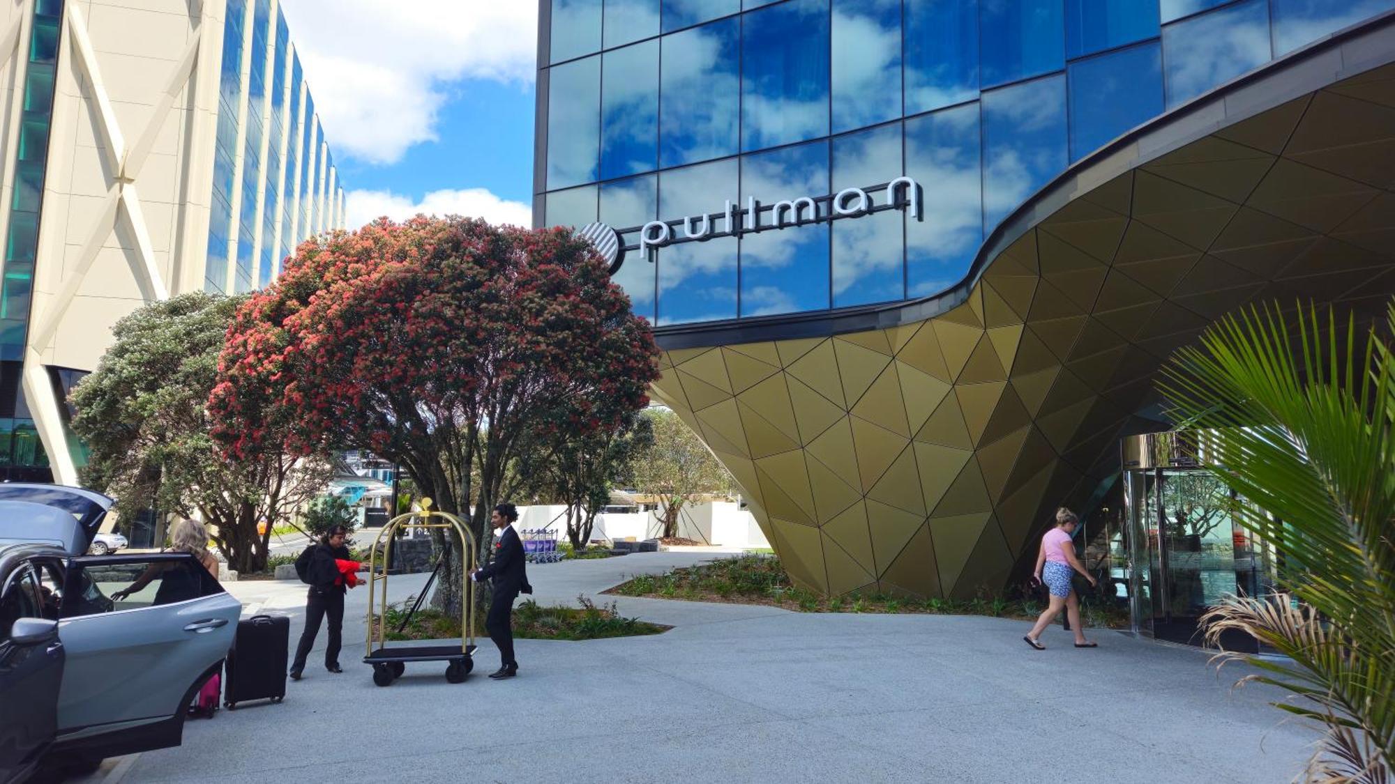 Pullman Auckland Airport Hotel Buitenkant foto South entrance