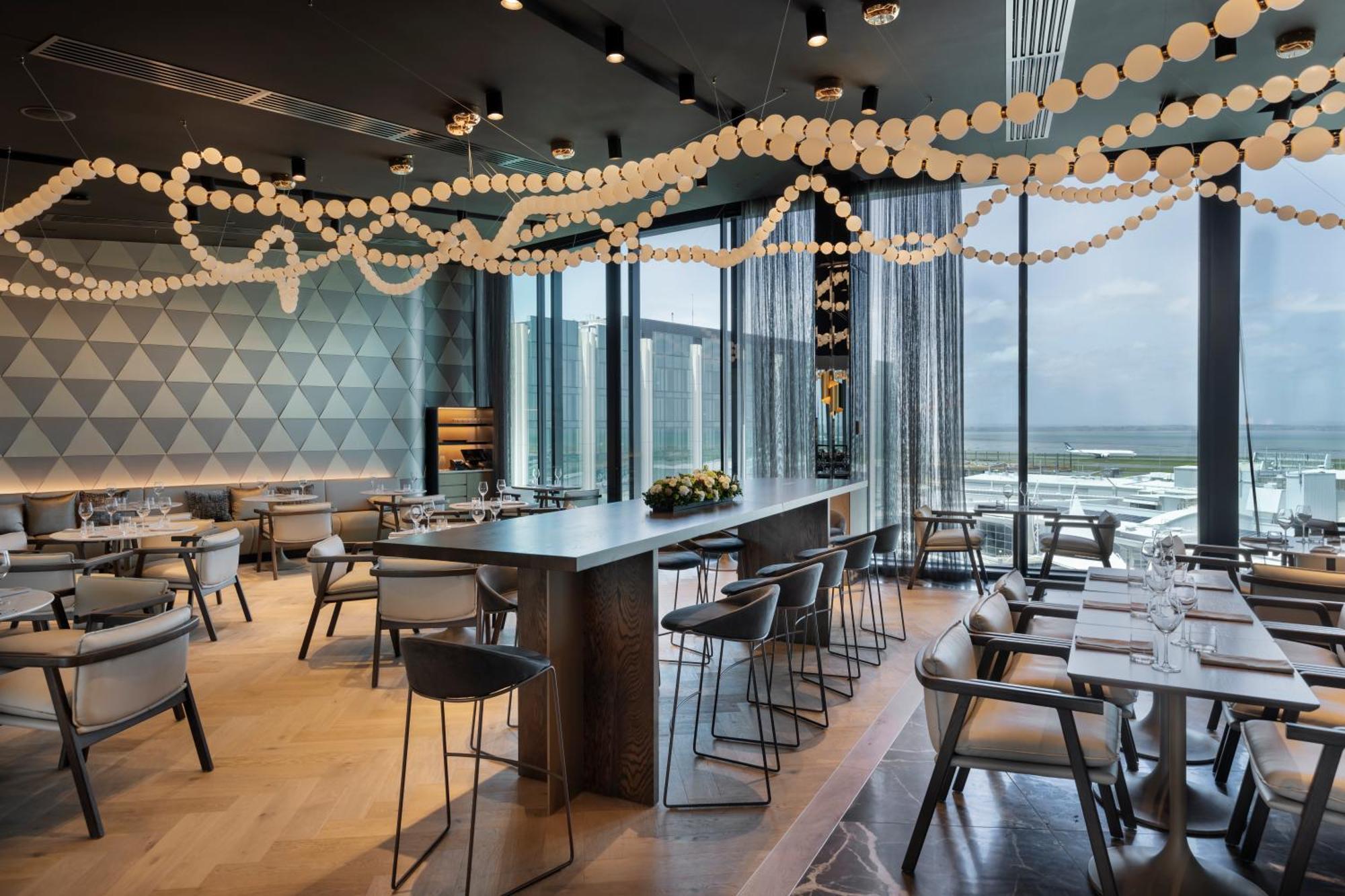 Pullman Auckland Airport Hotel Buitenkant foto The lounge at Haneda Airport